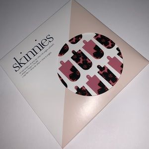 Skinnies “Floral Says” | 18 nail wraps